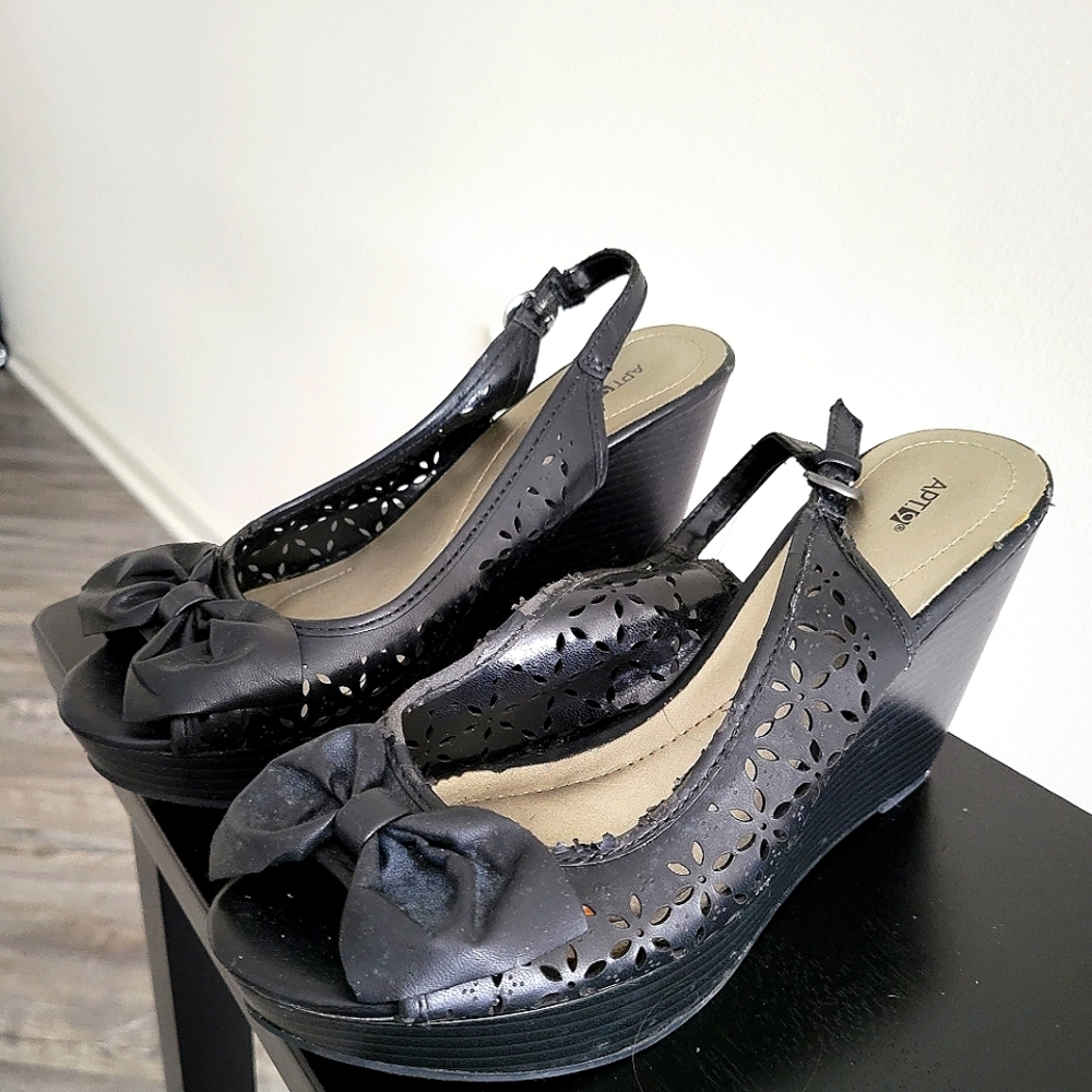 Black  size 8 sandals,  flower cutouts